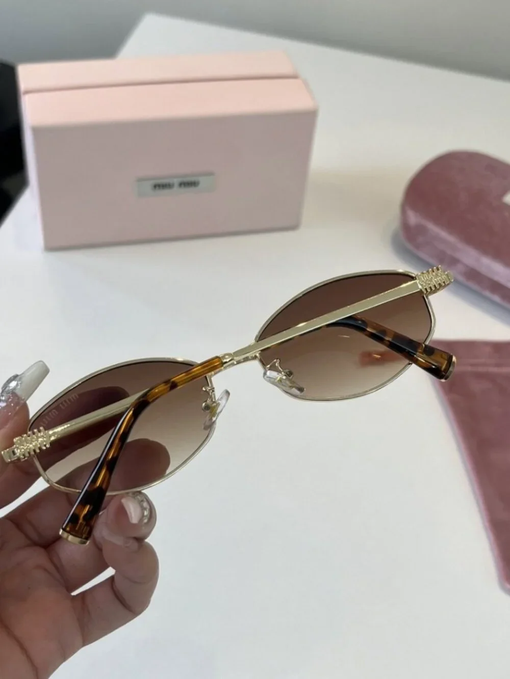 🥰Miu Miu🥰 Cat-Eye Sunglasses with Thin Frames